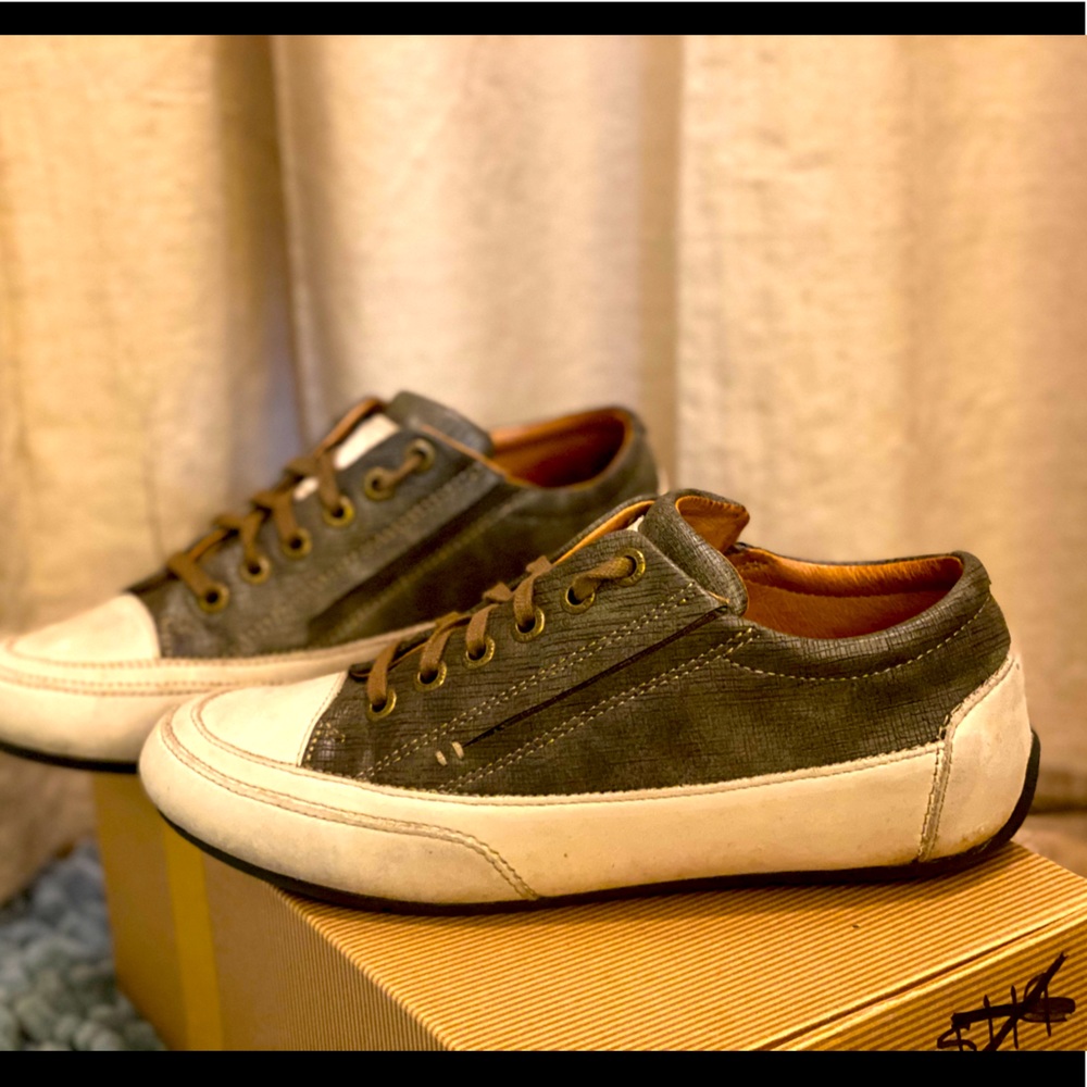 🔆Bussola lace up tennis shoes size 8